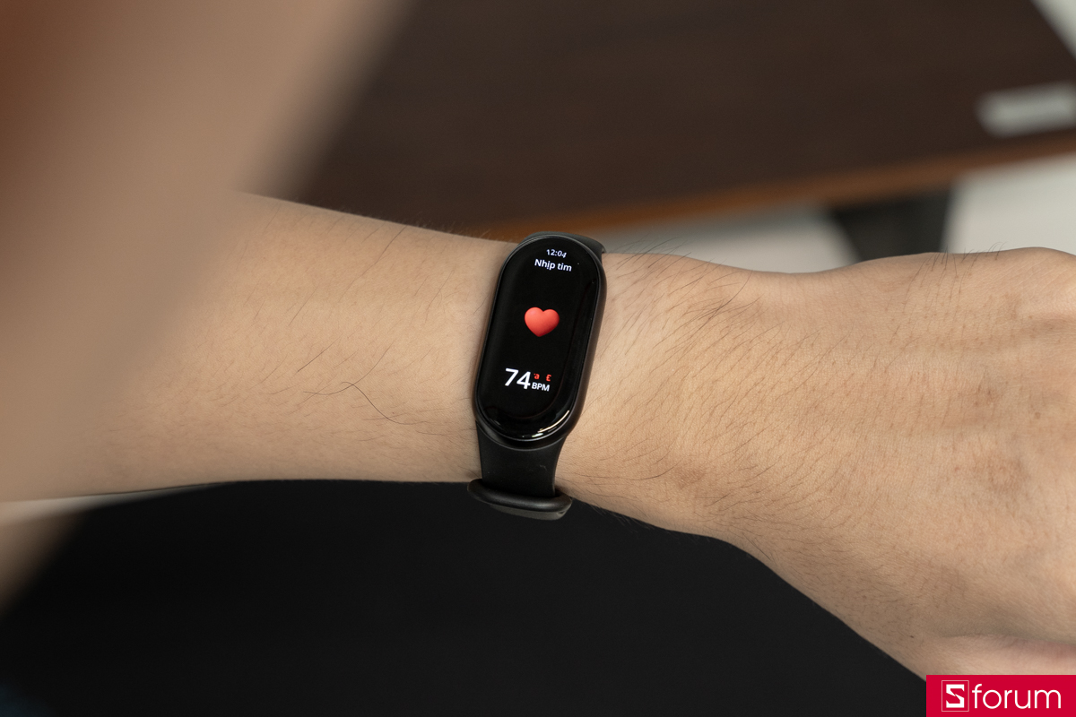 Xiaomi Mi Band 11 hiển thị dữ liệu nhịp tim trên cổ tay