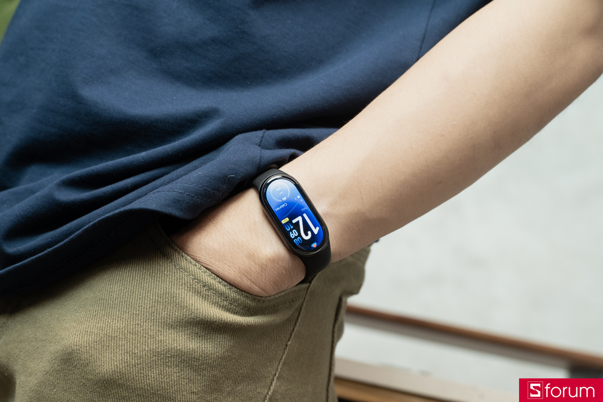 Xiaomi Mi Band 11 ôm gọn cổ tay khi sử dụng hằng ngày