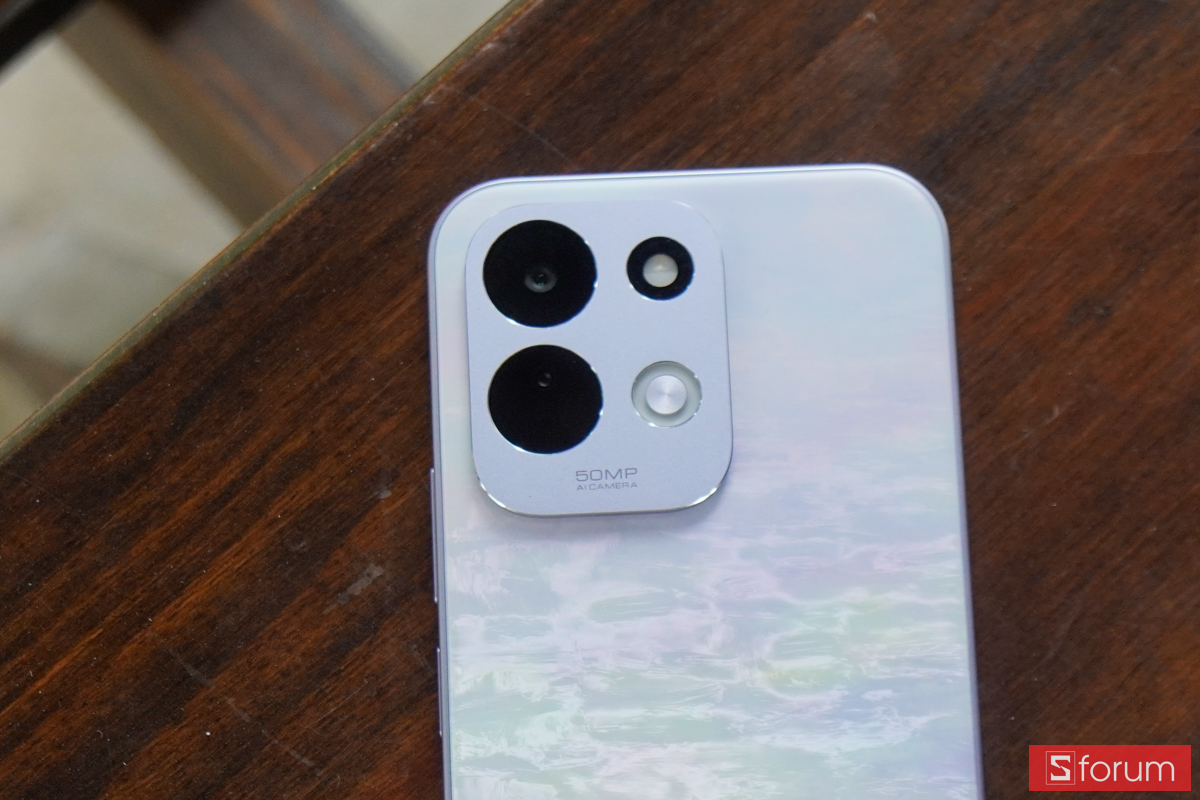 Cận cảnh cụm camera 50MP trên Xiaomi Redmi 17