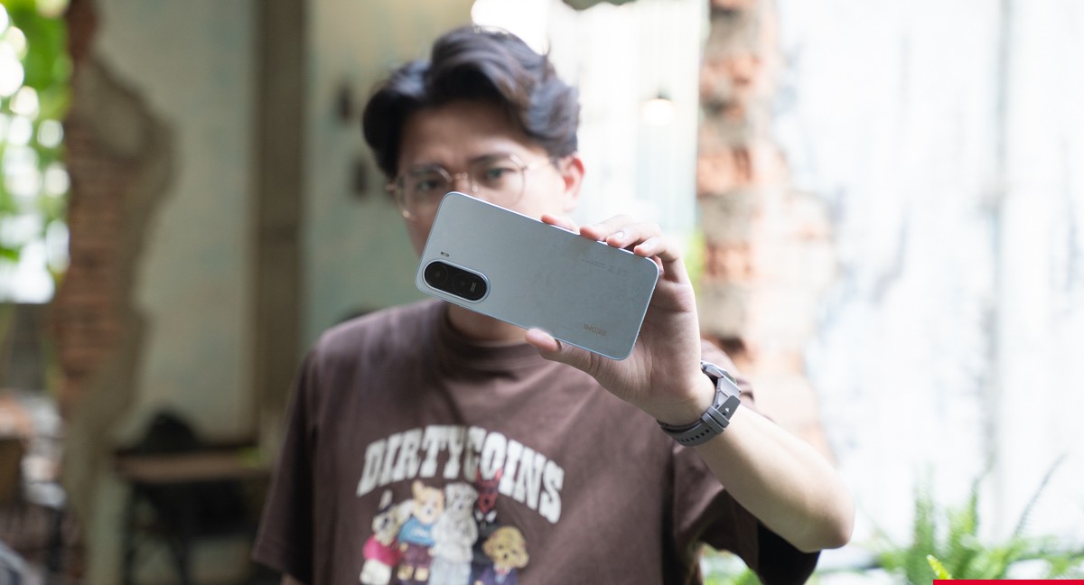 Trên tay Xiaomi Redmi A7 Pro: Màn hình lớn gần 7 inch, chạy HyperOS 3 mới nhất, giá 4.2 triệu đồng