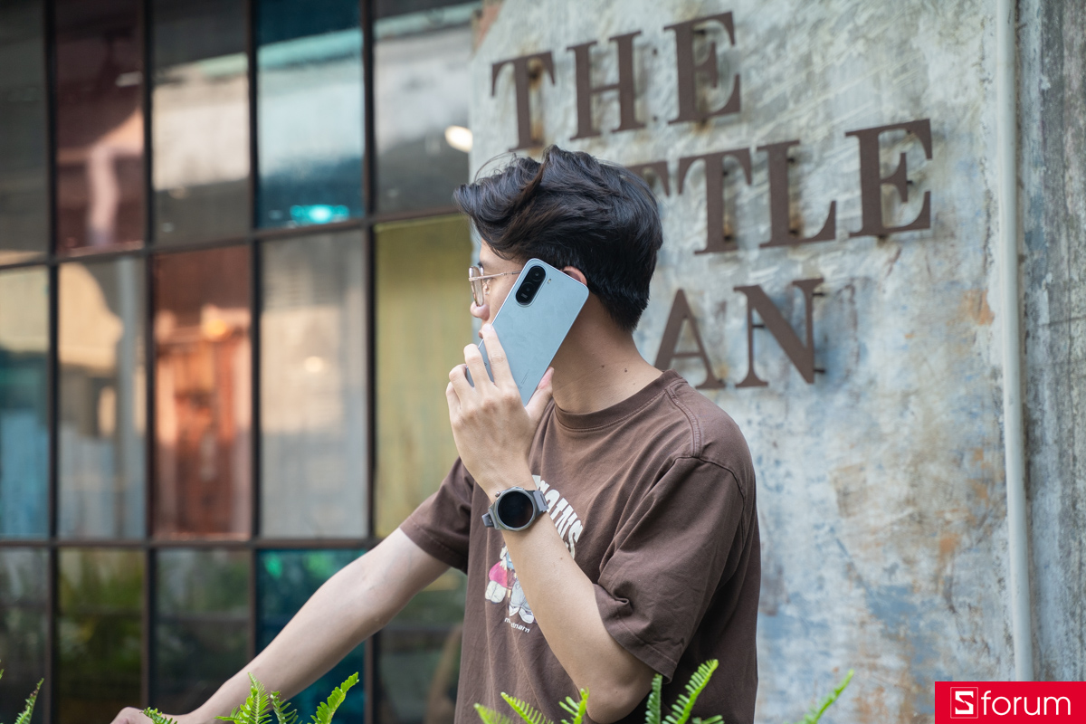 Cảm giác cầm nắm Xiaomi Redmi A7 Pro thực tế rất chắc chắn