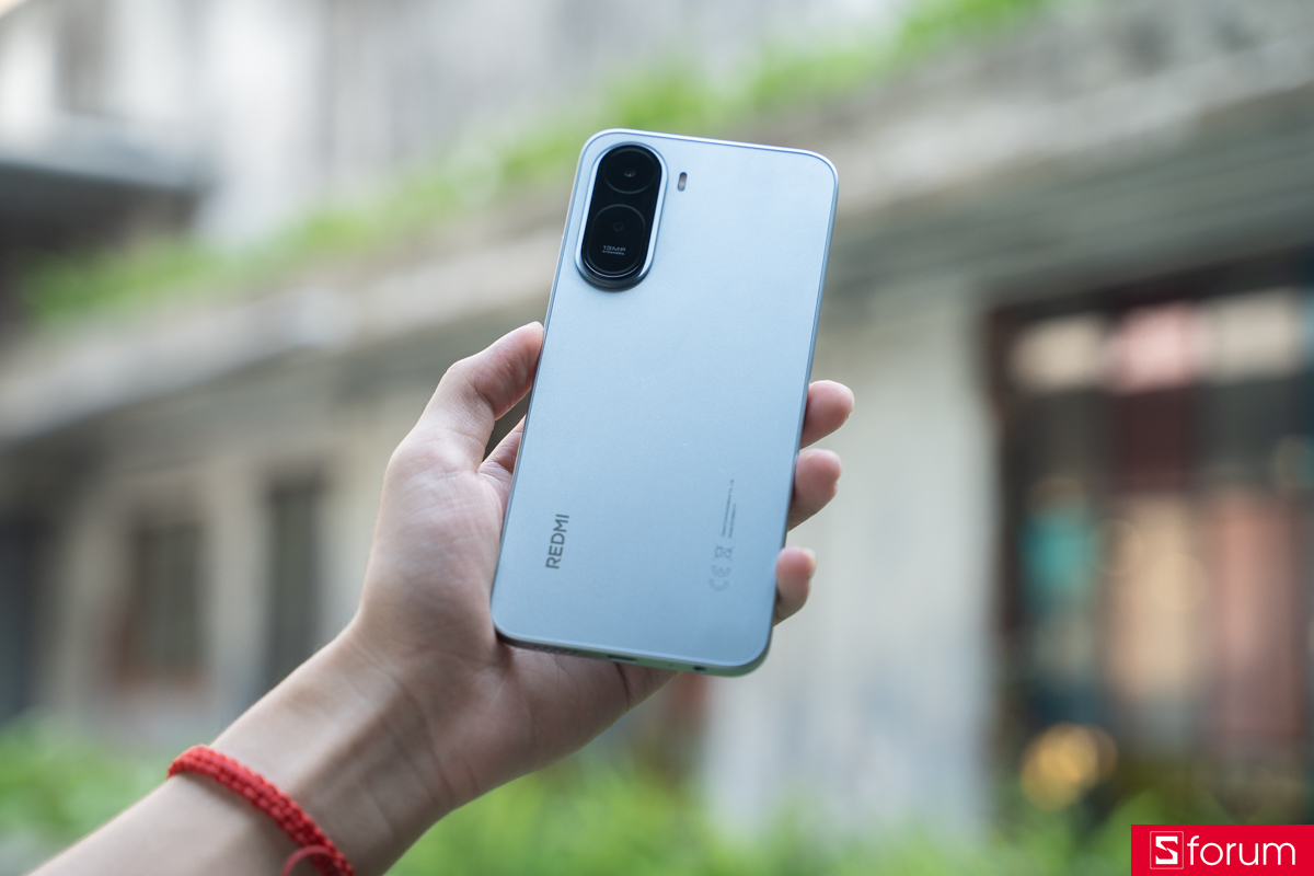 Mặt lưng nhựa nhám hạn chế bám vân tay trên Xiaomi Redmi A7 Pro