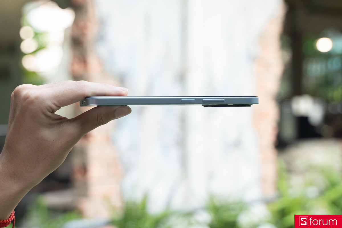 Thân máy Xiaomi Redmi A7 Pro mỏng 8.15mm khi nhìn từ cạnh bên
