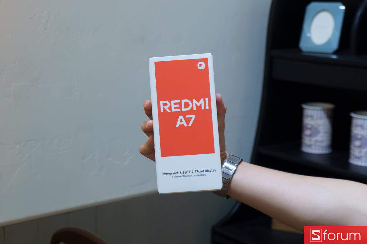 Hộp đựng điện thoại Xiaomi Redmi A7 tông màu trắng đỏ nổi bật