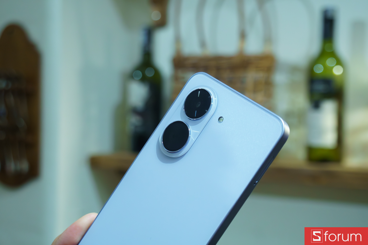 Cận cảnh cụm camera chính AI 13MP phía sau của Xiaomi Redmi A7