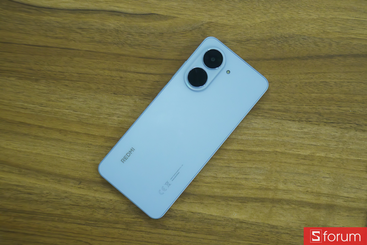 Mặt lưng nhám nhẹ hạn chế bám vân tay của Xiaomi Redmi A7