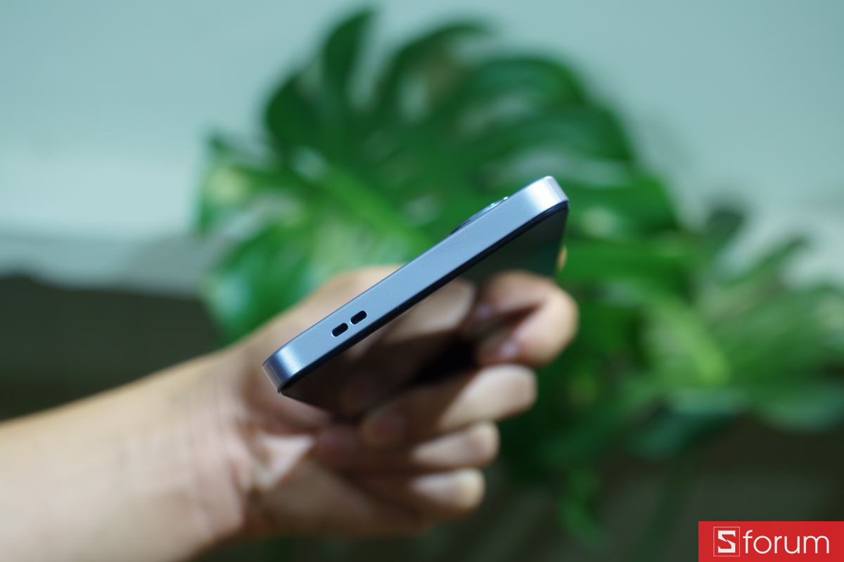 Cạnh dưới Xiaomi Redmi A7 với cổng sạc USB Type-C, dải loa và mic thoại