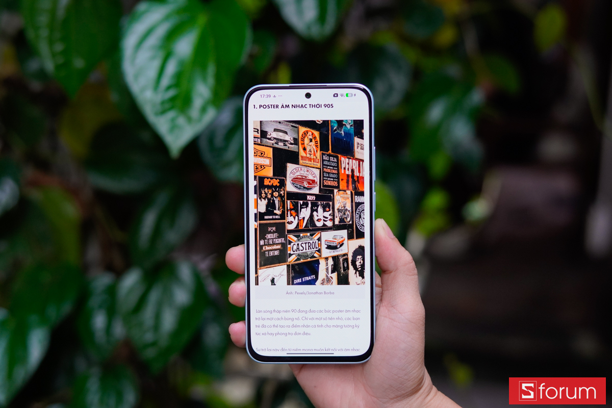 Màn hình Xiaomi Redmi Note 17 5G khi hiển thị nội dung trên trình duyệt