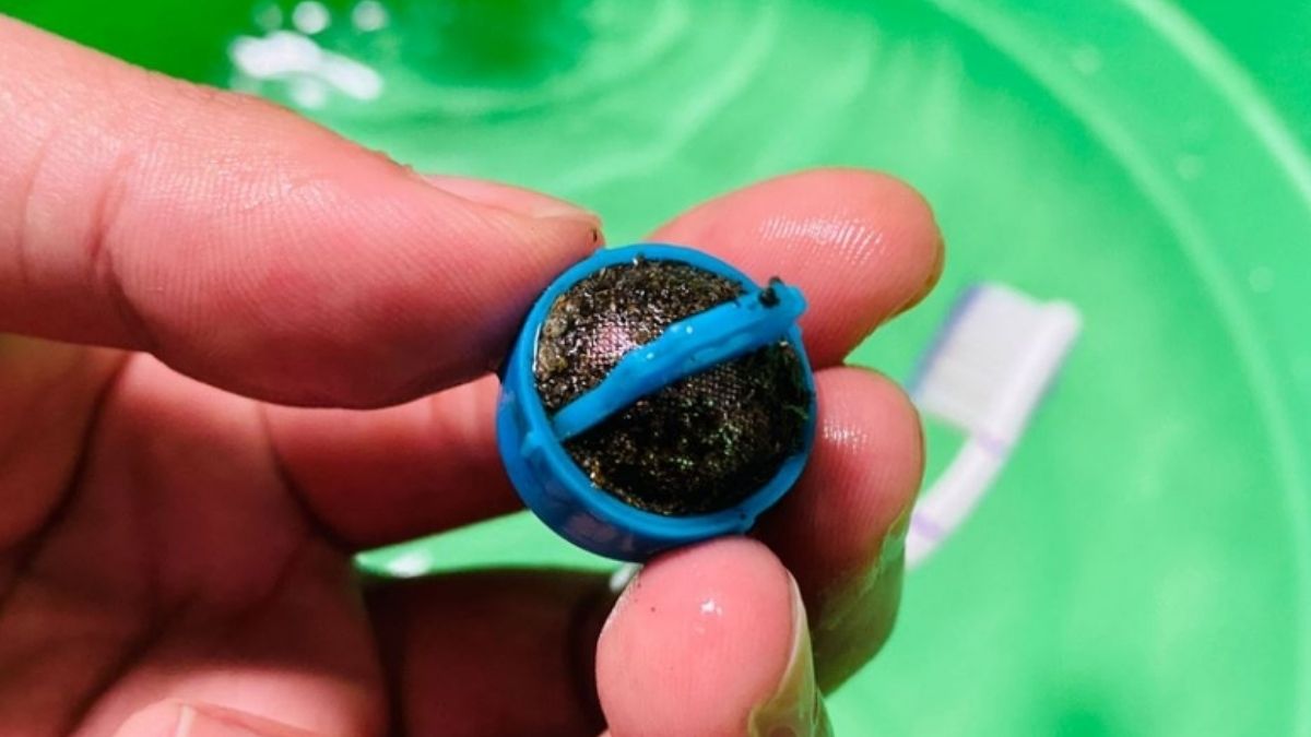 Lỗi E10 máy giặt Electrolux do lọc nước bị tắc