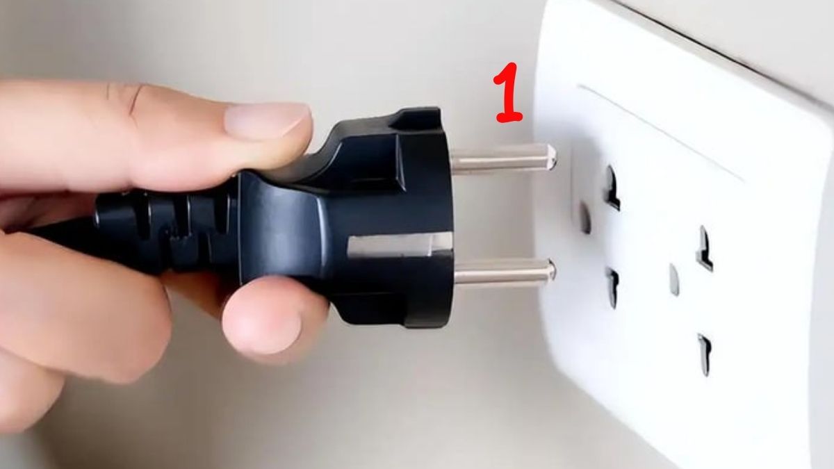 Lỗi E2 máy giặt Aqua xuất hiện cần rút phích cắm