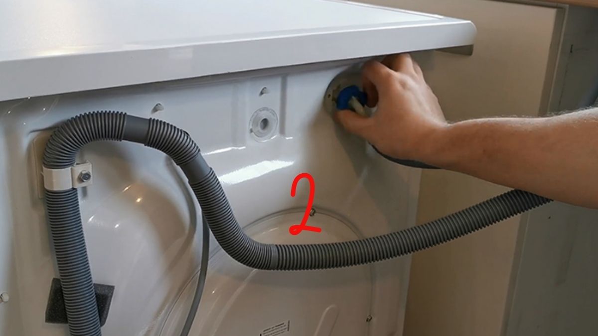 Lỗi E2 máy giặt Aqua cần kiểm tra ngay ống xả
