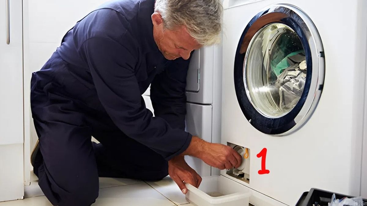 Kiểm tra bơm xả máy khi hiện Lỗi E2 máy giặt Aqua