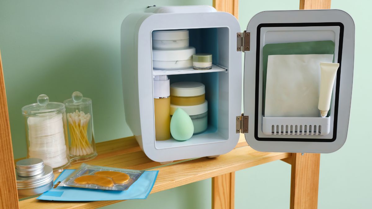 mỹ phẩm để tủ lạnh lấy ra được không và lưu ý khi lấy ra