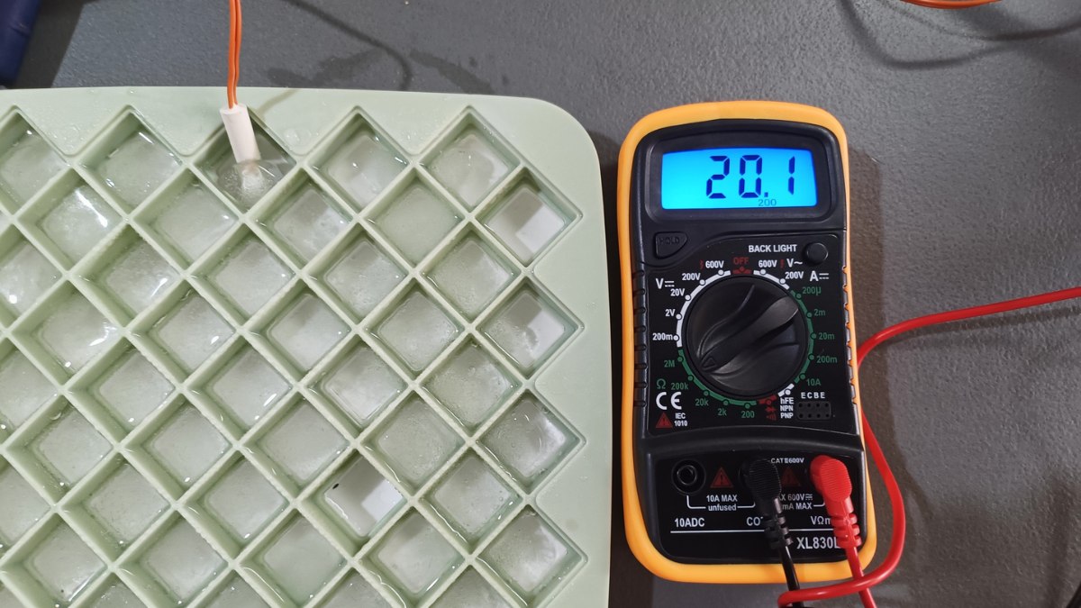 Đặt Sensor tủ lạnh Samsung vào nước đá