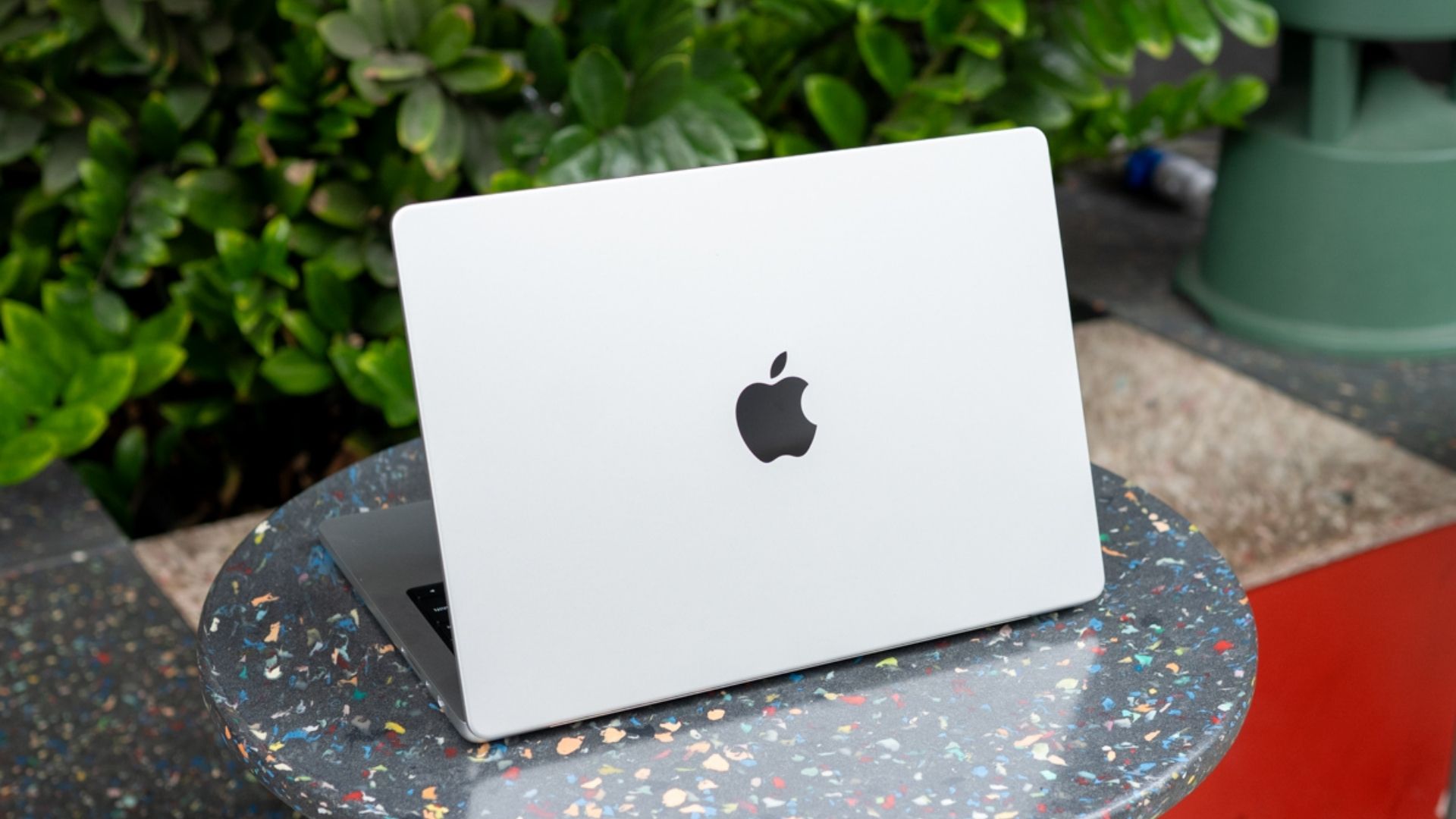 MacBook Pro M5 14 inch có đáng mua? Đây là 5 điểm nâng cấp khiến bạn phải nâng đời!