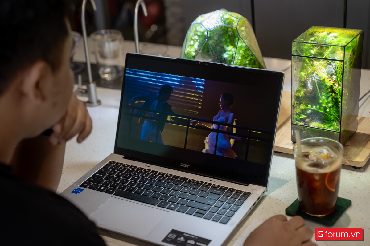 Chất lượng hiển thị trên Acer Aspire Lite 15