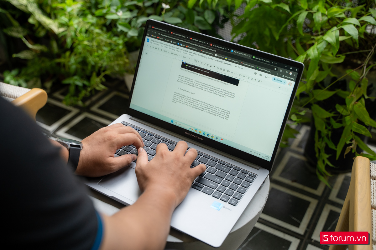 Các tính năng AI và bảo mật trên ASUS ExpertBook P1 Các tính năng AI và bảo mật trên ASUS ExpertBook P1