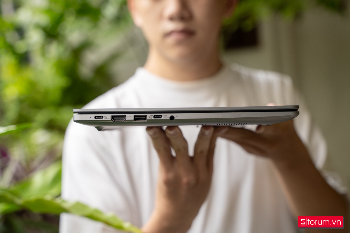 Cạnh trái của ASUS ExpertBook P3