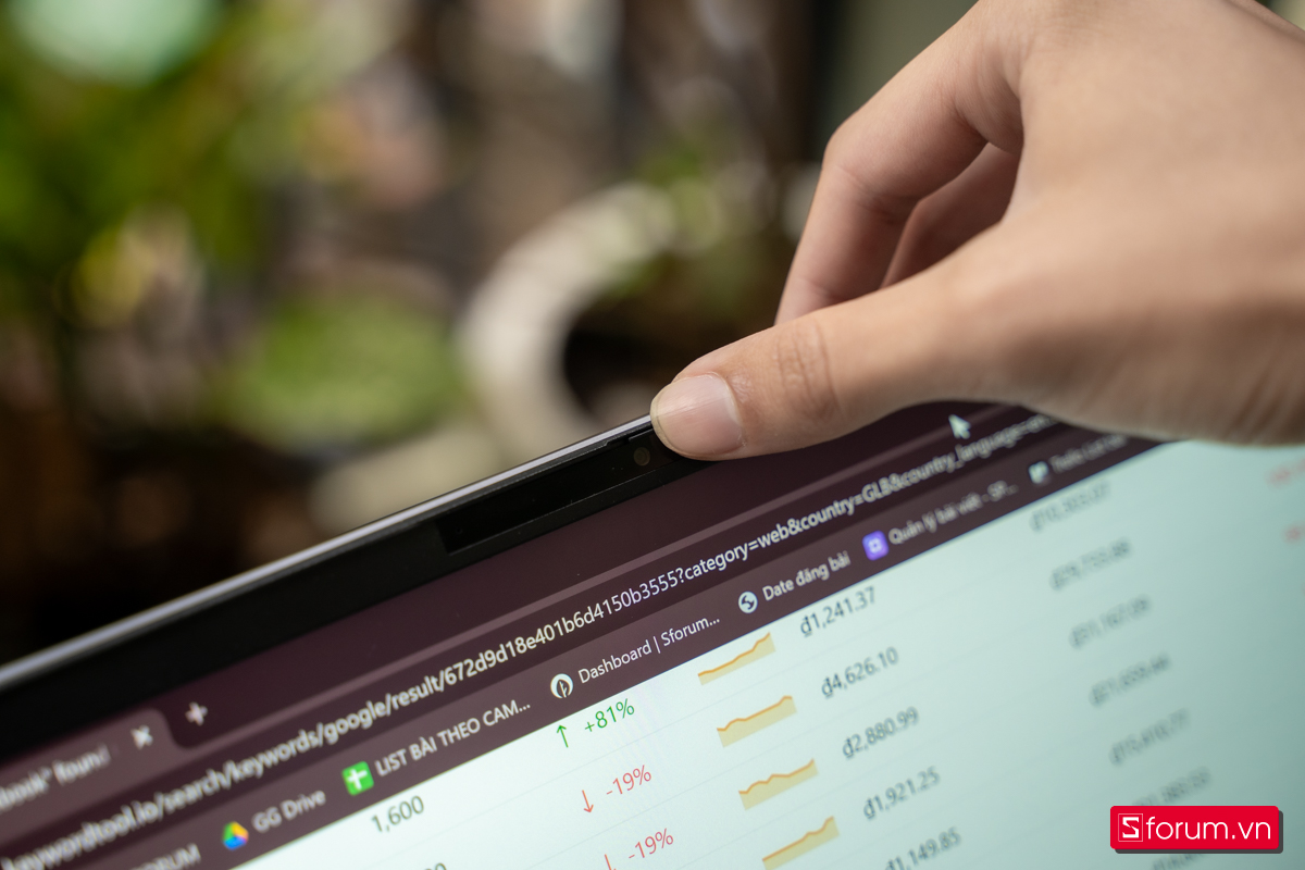 Cần gạt che webcam của ASUS ExpertBook P3