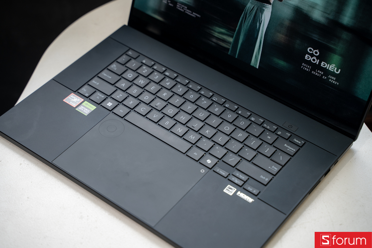 Mặt C của ASUS ProArt P16