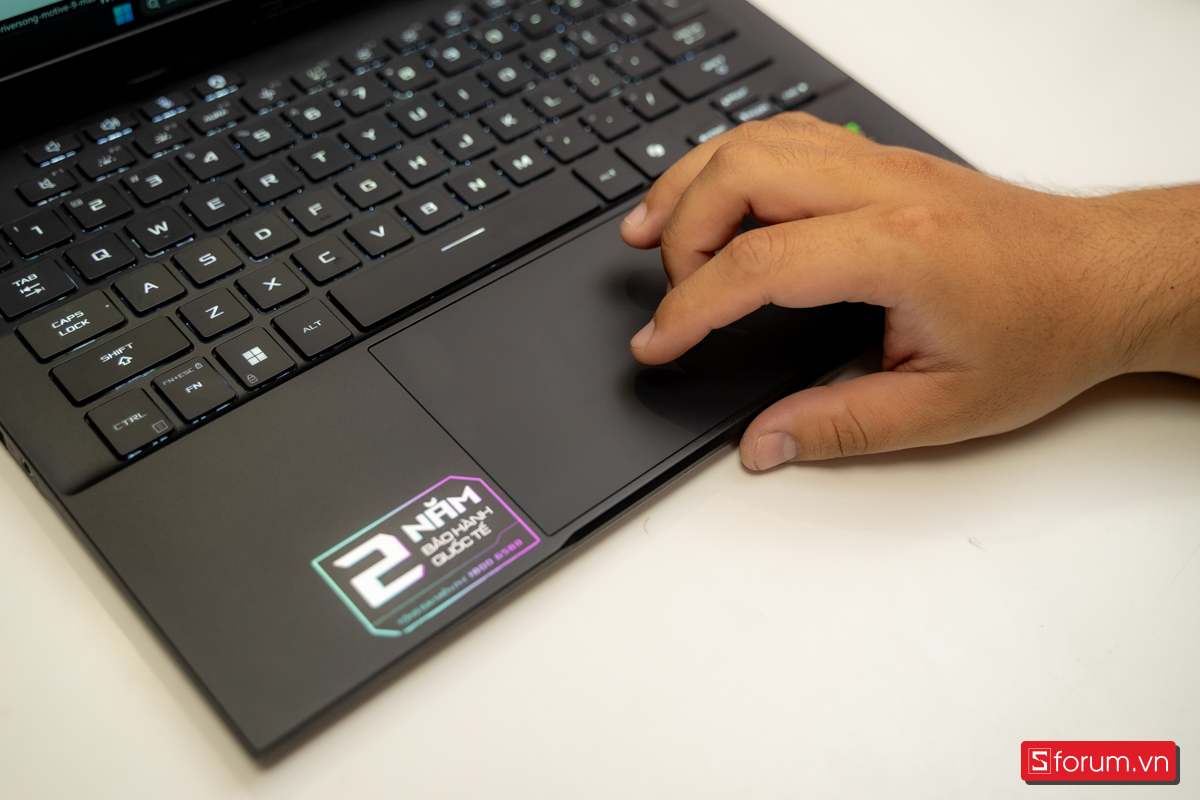 Bàn phím và touchpad trên ASUS TUF