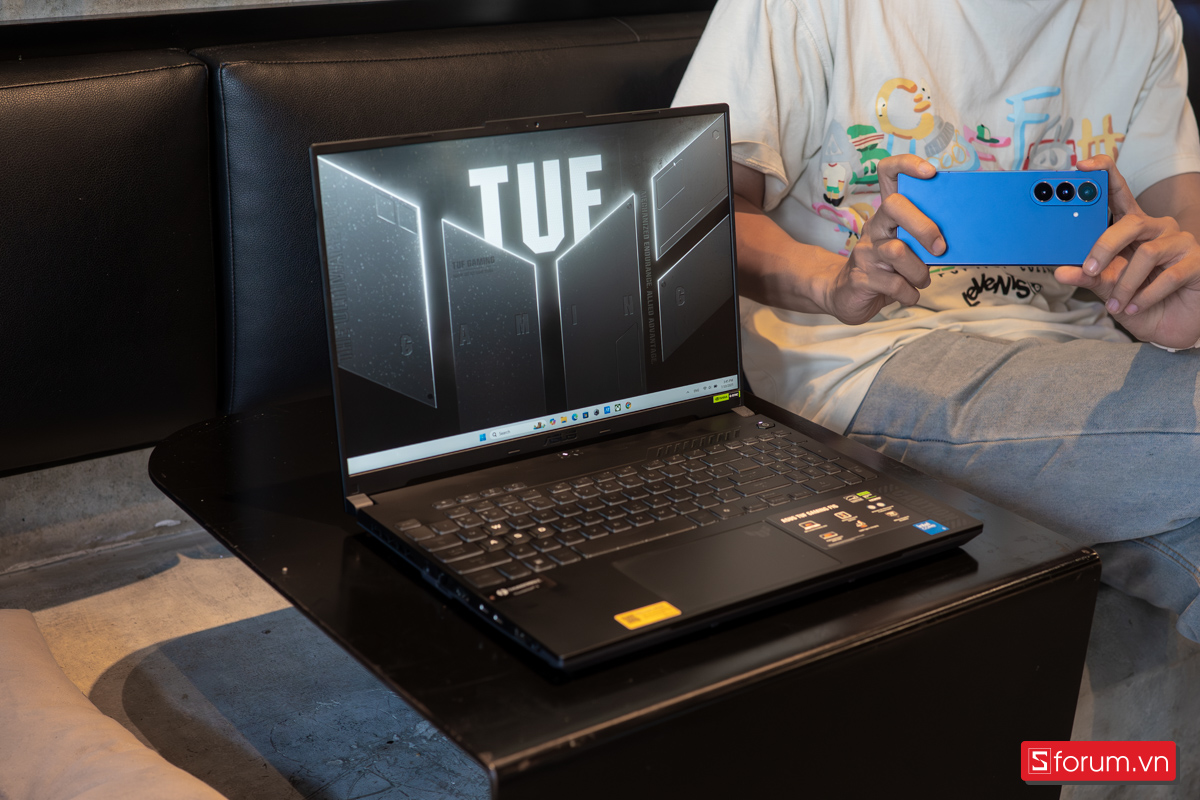 Mặt trước ASUS TUF Gaming F16