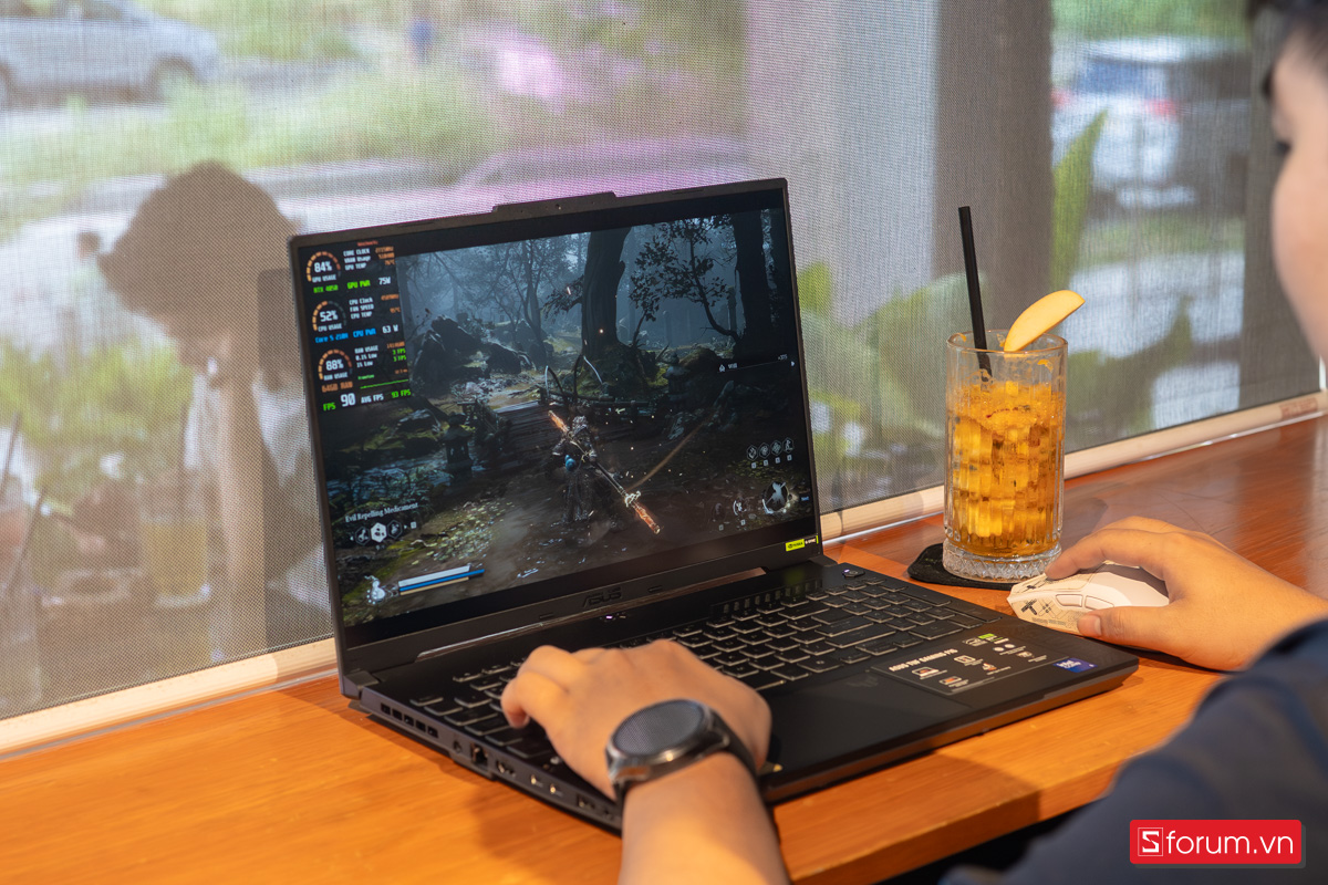 Chơi game trên ASUS TUF Gamig F16 (FX607)