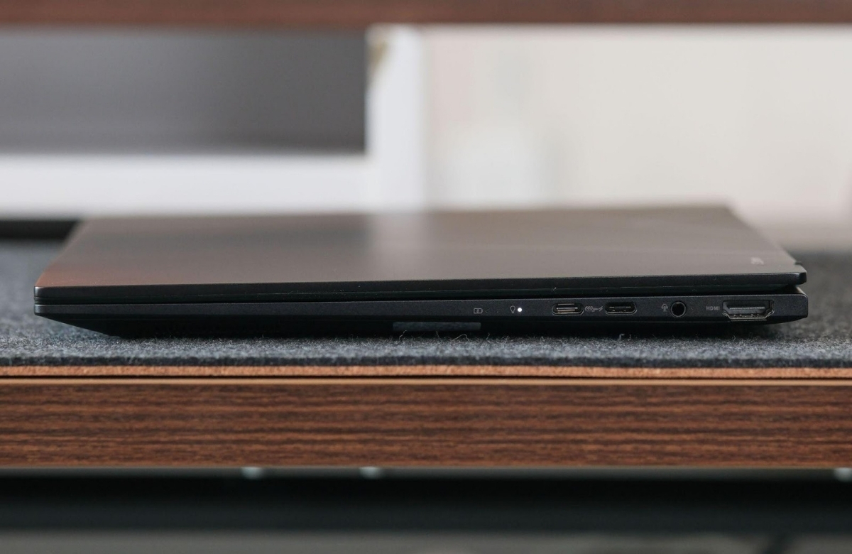 Cổng kết nối trên ASUS Zenbook 14
