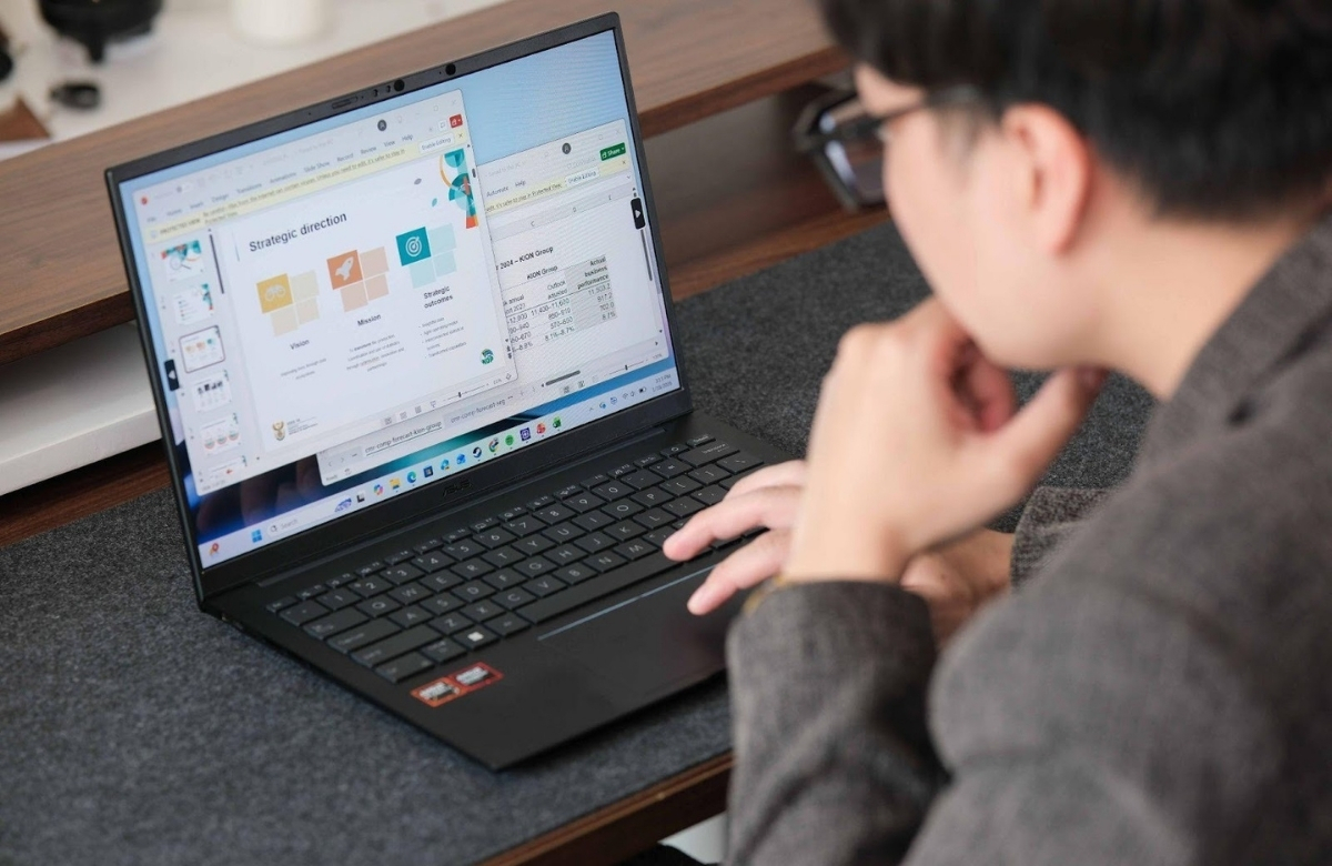 Cấu hình của ASUS Zenbook 14 (UM3406GA) có đủ mạnh cho công việc văn phòng không?