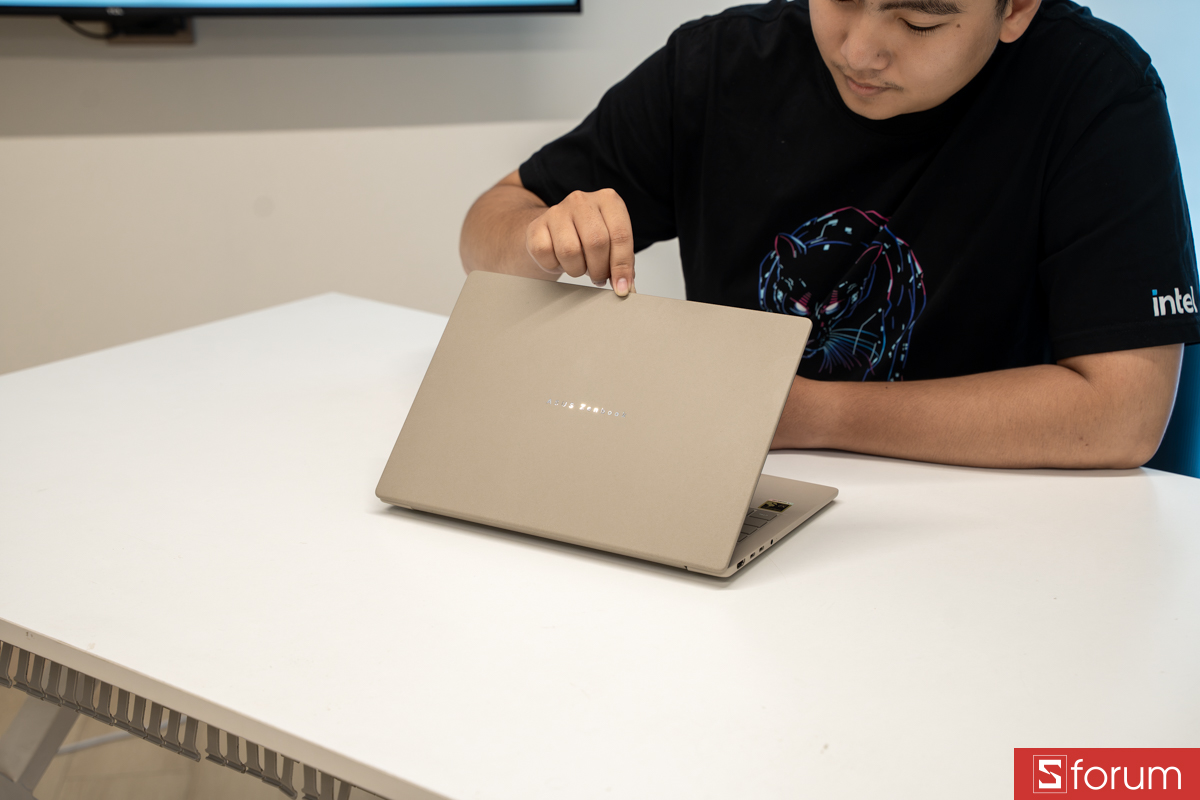 Ngoại hình SUS ZenBook A14 UX3407NA