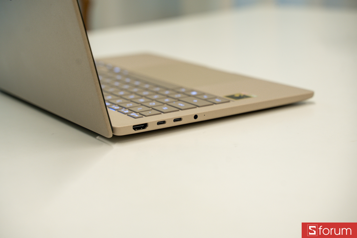 Cạnh trái ASUS ZenBook A14 UX3407NA