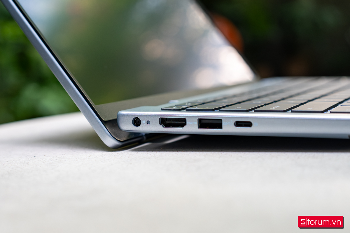 Cạnh trái của Dell Inspiron 14 5440