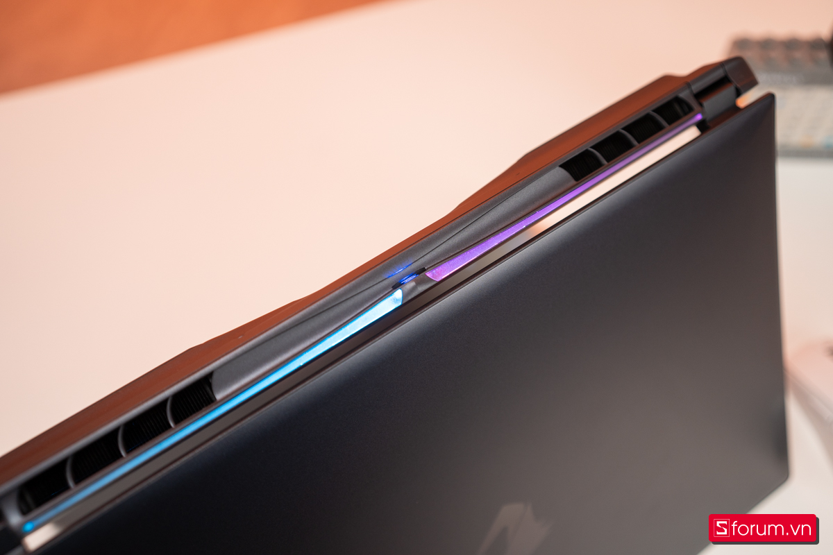 Đèn cạnh sau Gigabyte AORUS 16X