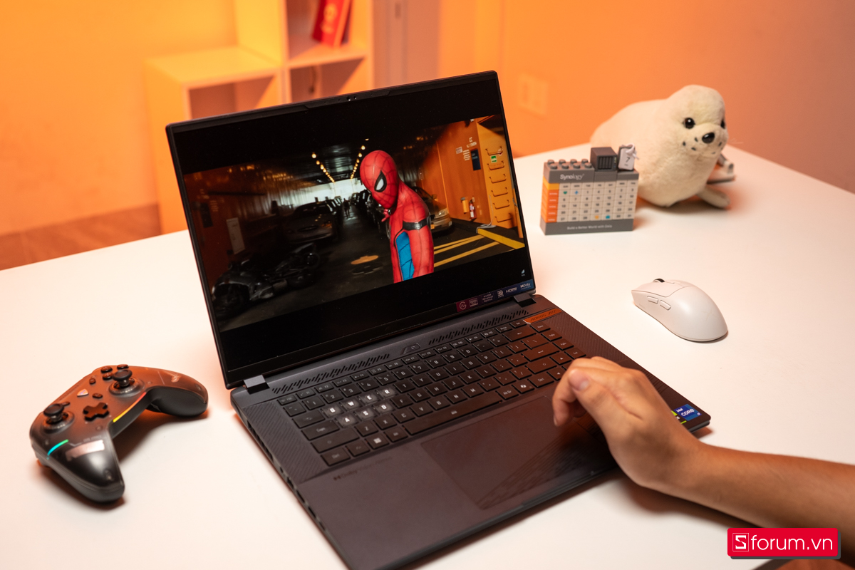 Xem phim trên Gigabyte AORUS 16X