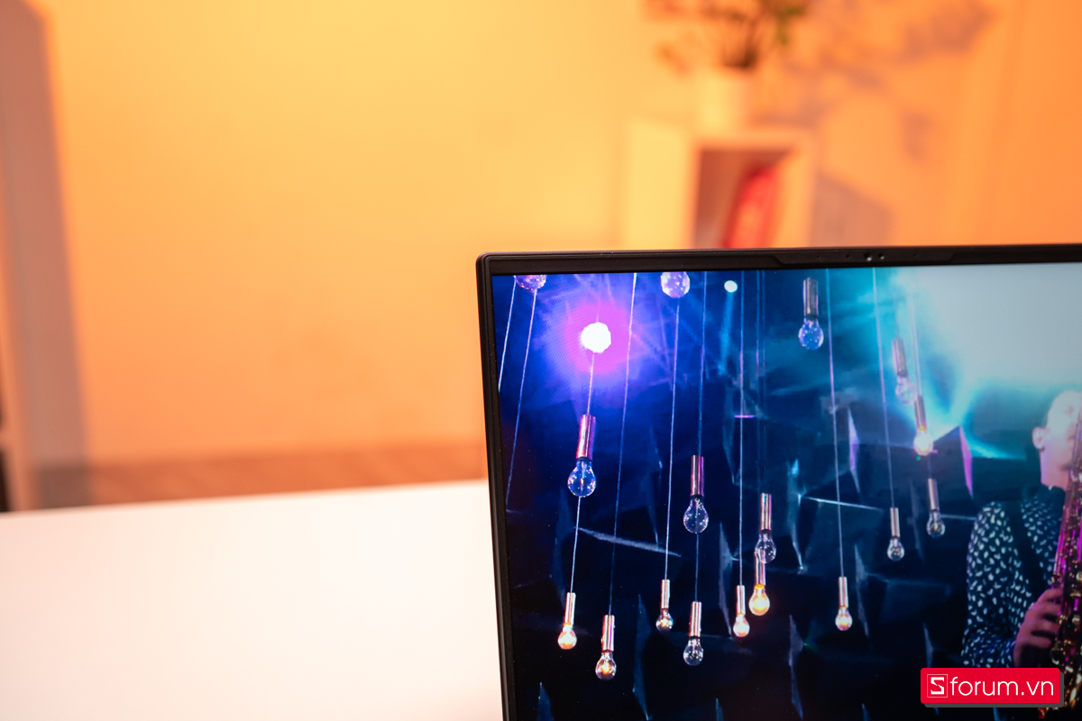 Viền mỏng của Gigabyte AORUS 16X