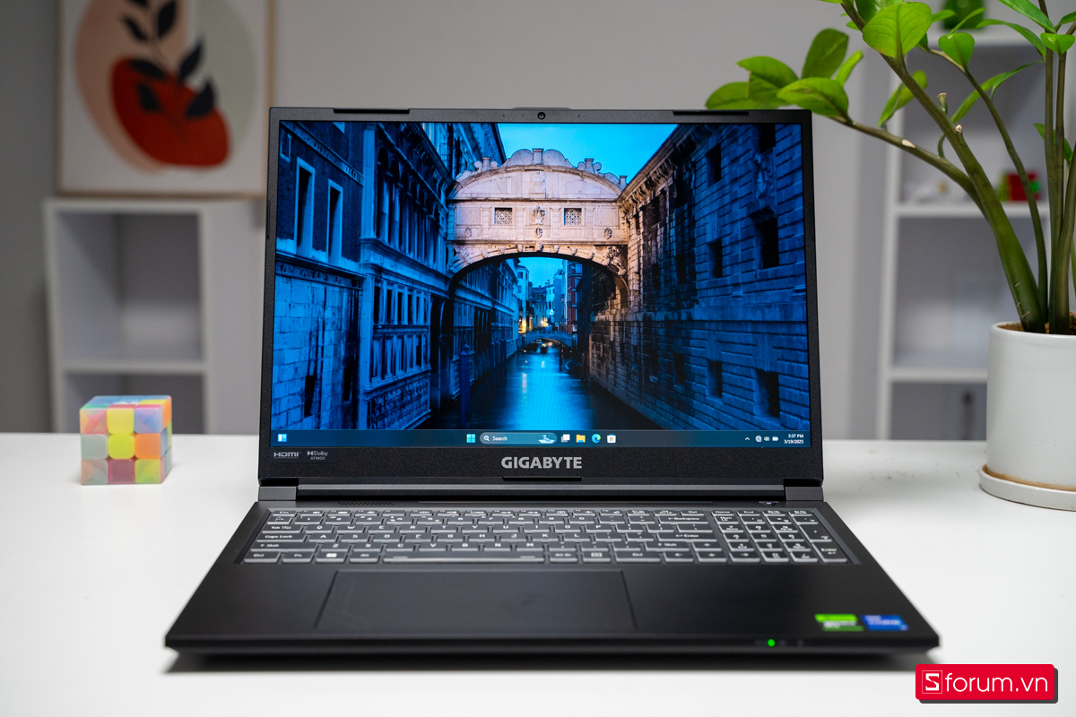 Bên trong Gigabyte G6