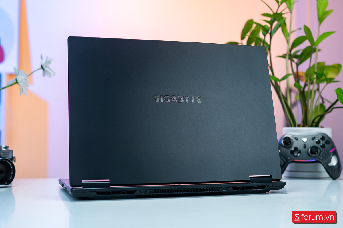 Mặt lưng Gigabyte Gaming A16