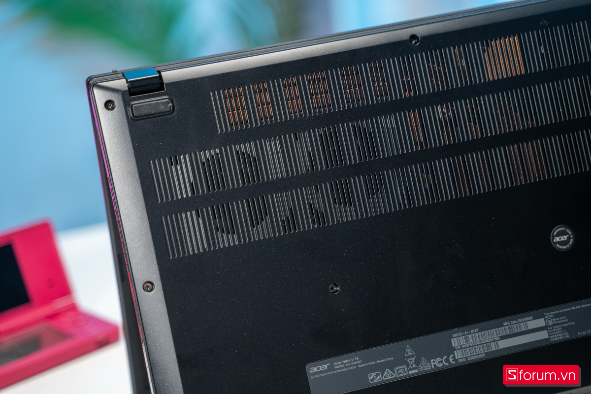 Tản nhiệt trên Acer Nitro V 15 ProPanel