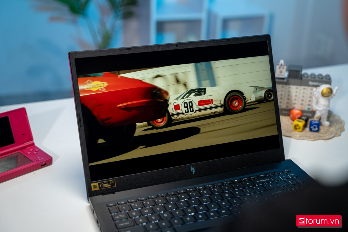 Làm việc trên Acer Nitro V 15 ProPanel