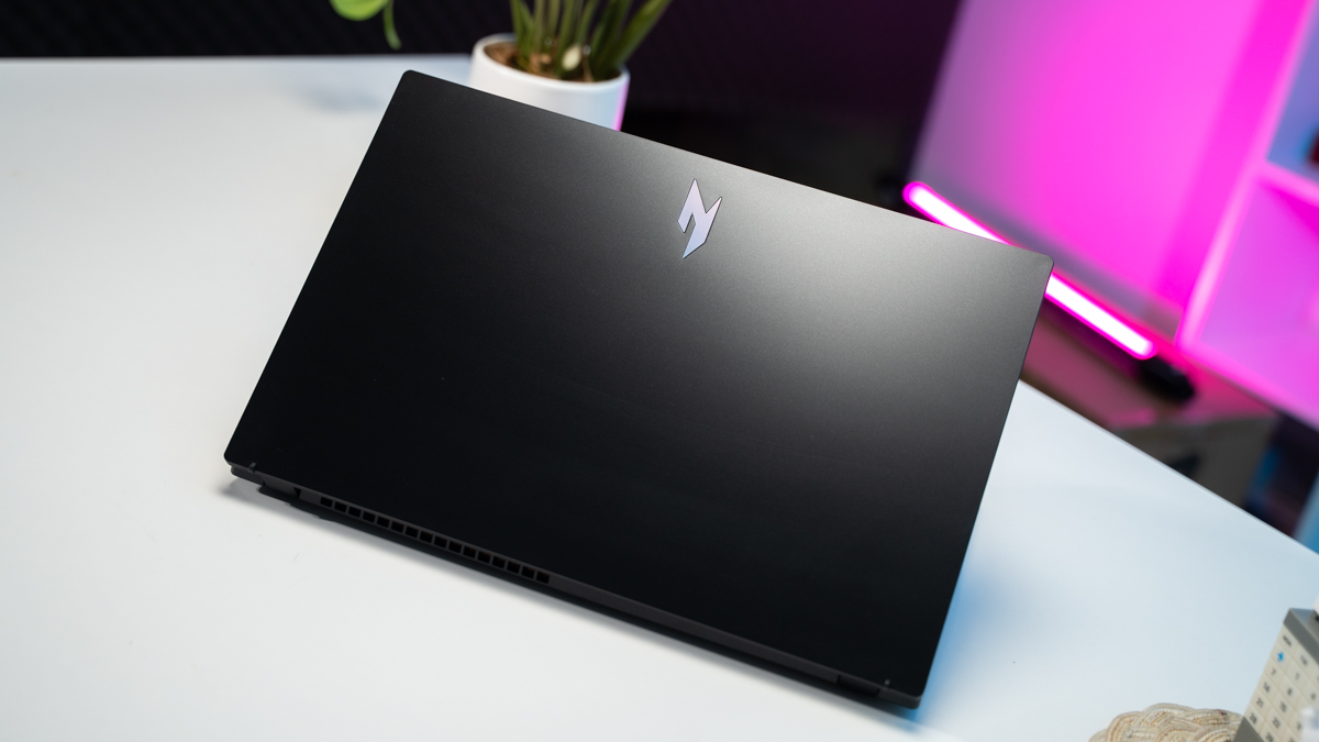 Đánh giá hiệu năng Acer Nitro V 15 ProPanel: Laptop gaming chính hãng RẺ NHẤT 2025 chiến game ra sao?
