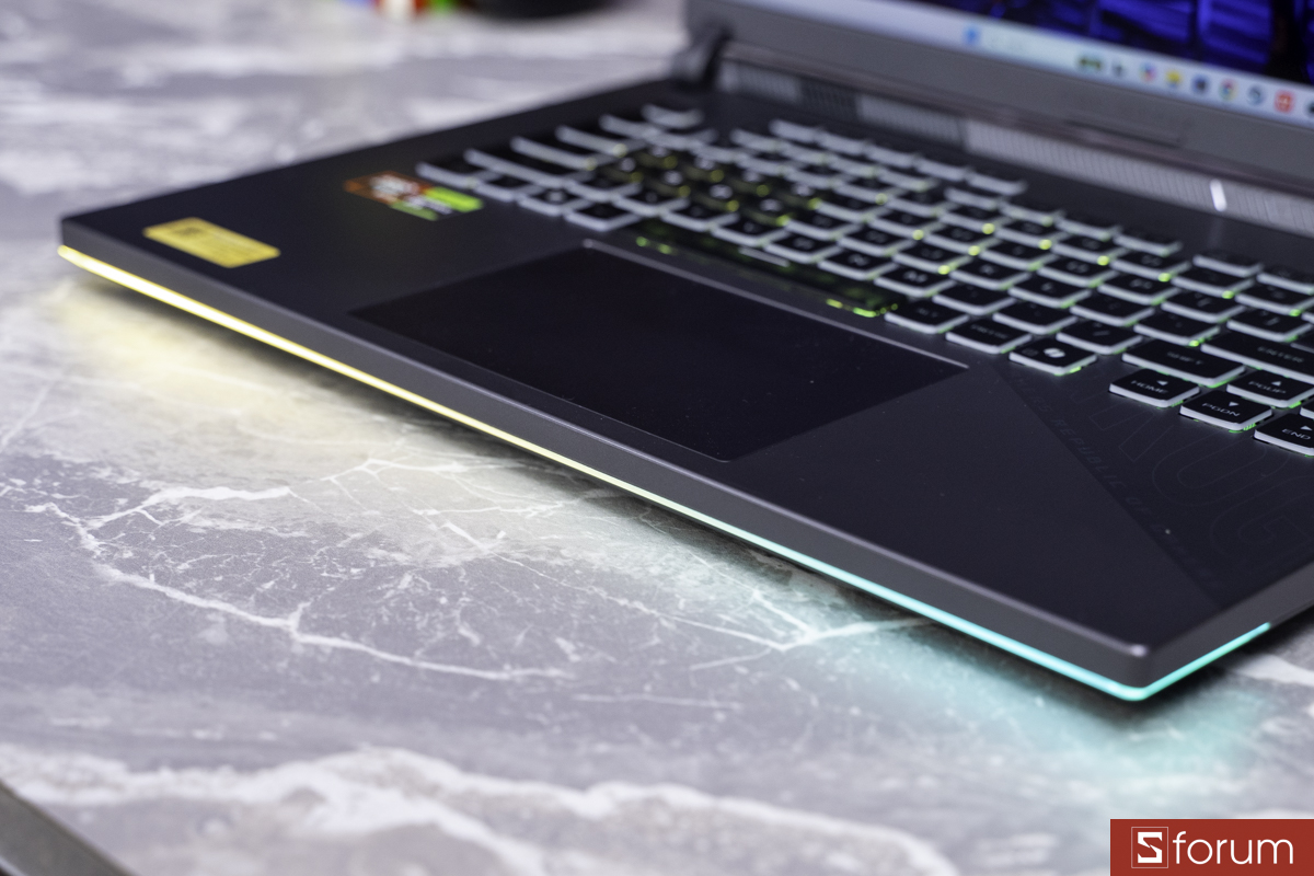 Bàn phím và touchpad trên ASUS ROG Strix G16 G614PM