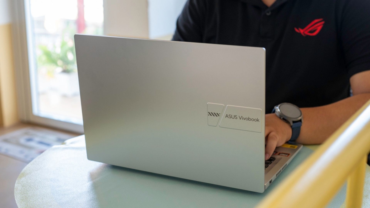 Đánh giá hiệu năng ASUS VivoBook 14 X1404M: 8GB RAM liệu có "kìm hãm" Intel Core 7 350?