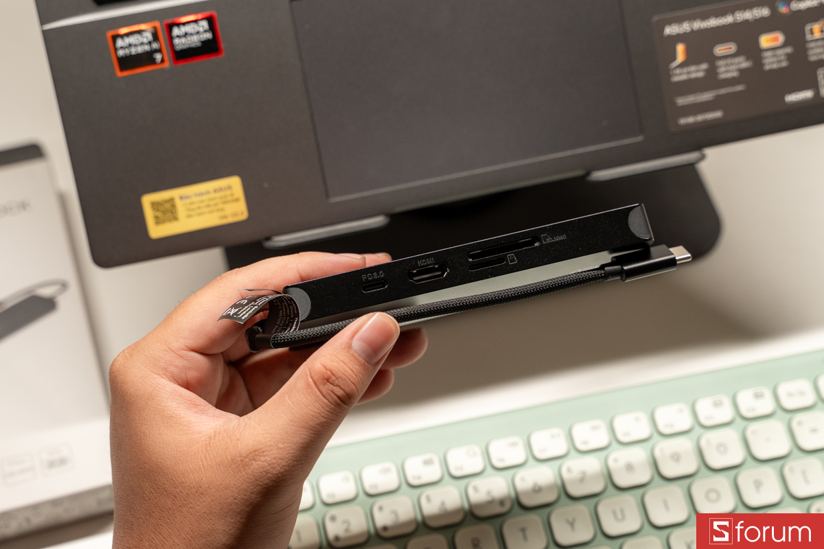 Bộ hub ASUS 8-in-1 DC210