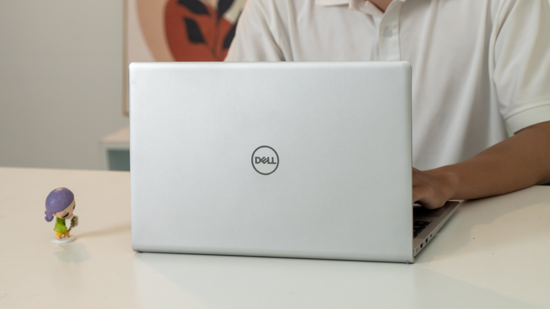 Đánh giá Dell Inspiron 15 3530: Core i7-1355U, chiếc laptop “chuẩn văn phòng” ổn định và đáng tin cậy