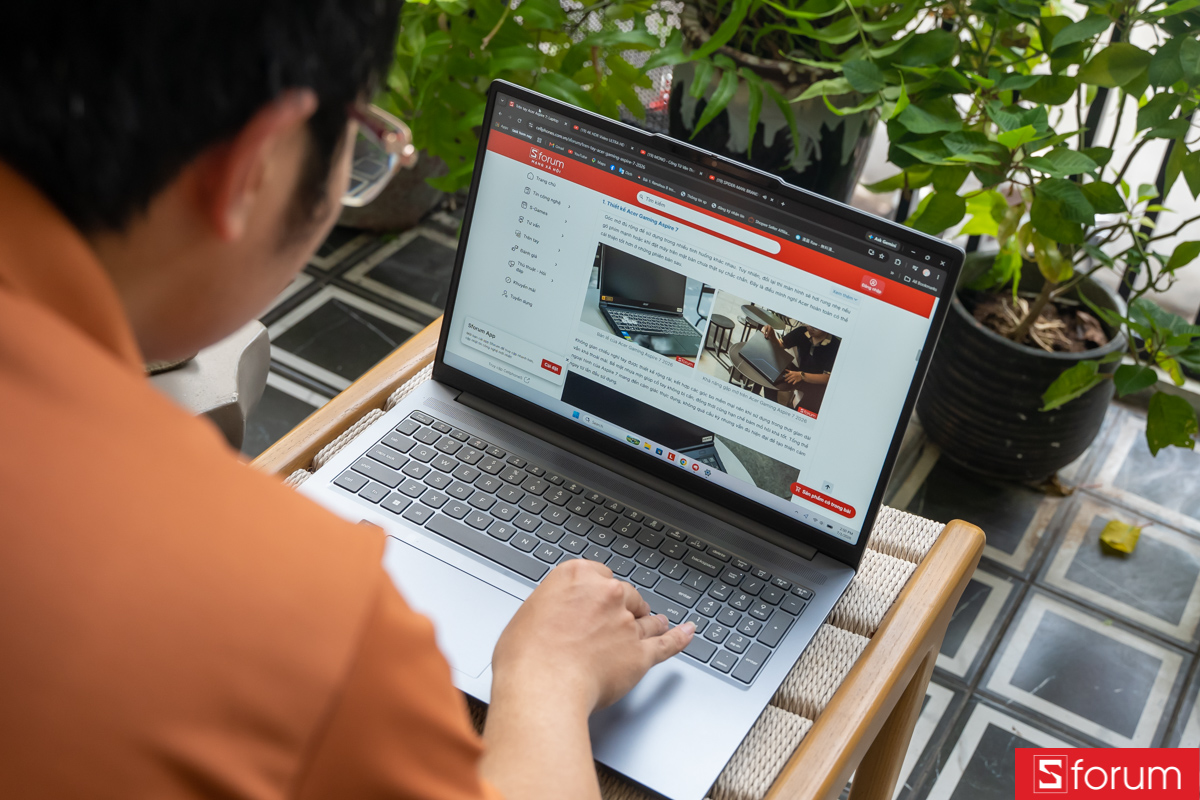 Làm việc trên Lenovo IdeaPad Slim 3i 2026