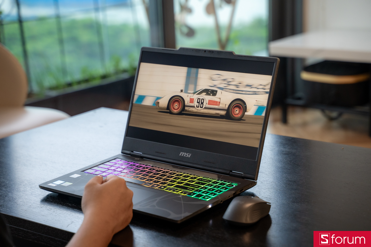 Làm việc trên MSI Cyborg 15