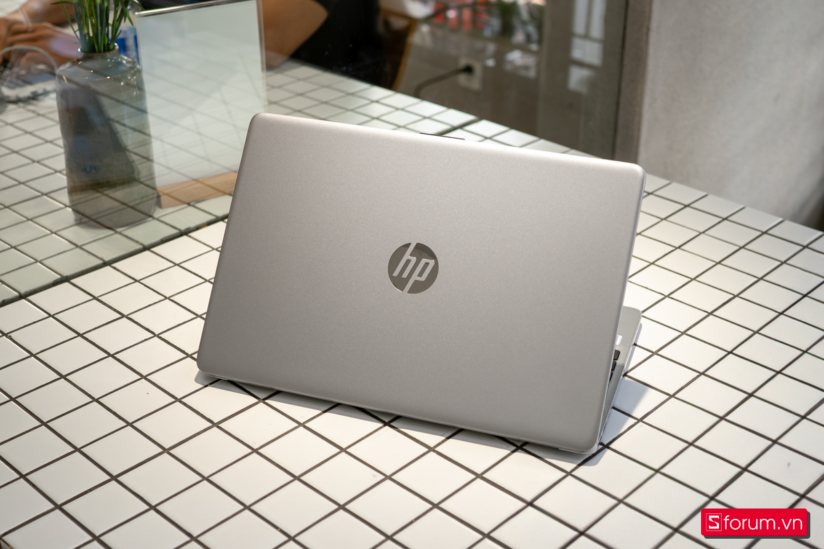 Mặt lưng HP 250 G9