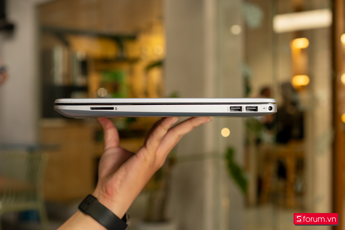 Cạnh phải HP 250 G9