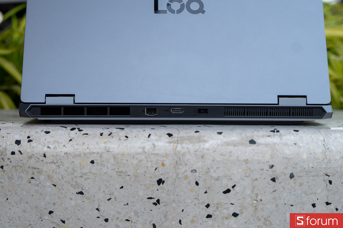 Thiết kế Lenovo LOQ 15IRX11