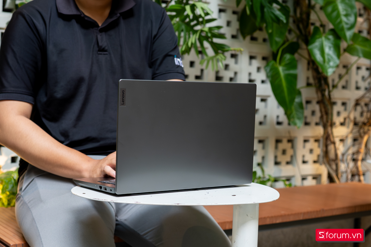 Mặt lưng Lenovo V14 G4